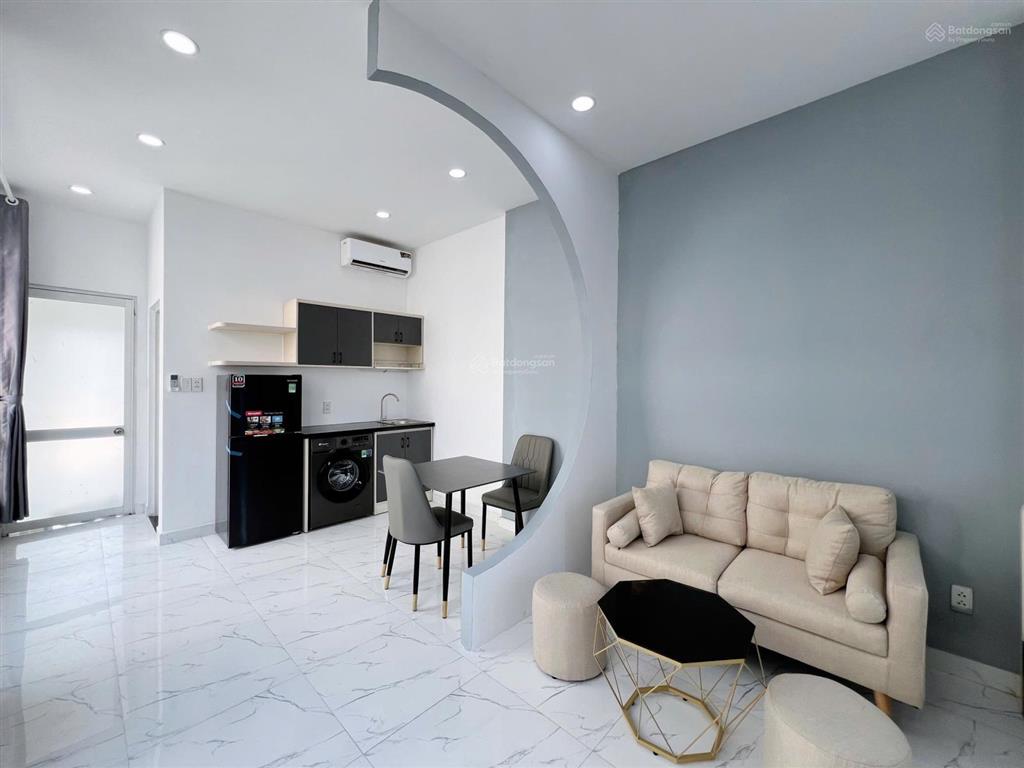 Căn hộ full nội thất 45m2 ban công & máy giặt riêng ở cách mạng tháng 8 sát bên ngã tư bảy hiền