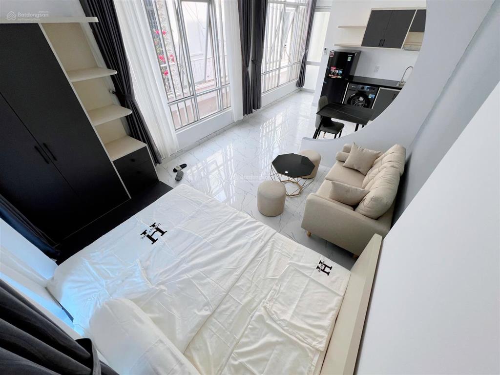 Căn hộ full nội thất 45m2 ban công & máy giặt riêng ở cách mạng tháng 8 sát bên ngã tư bảy hiền