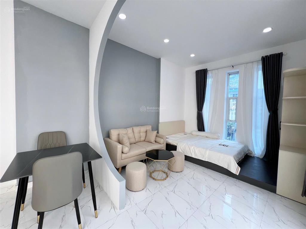 Căn hộ full nội thất 45m2 ban công & máy giặt riêng ở cách mạng tháng 8 sát bên ngã tư bảy hiền