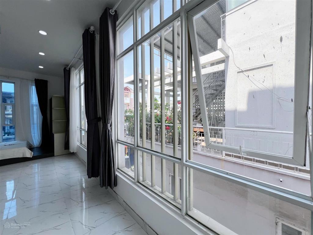 Căn hộ full nội thất 45m2 ban công & máy giặt riêng ở cách mạng tháng 8 sát bên ngã tư bảy hiền