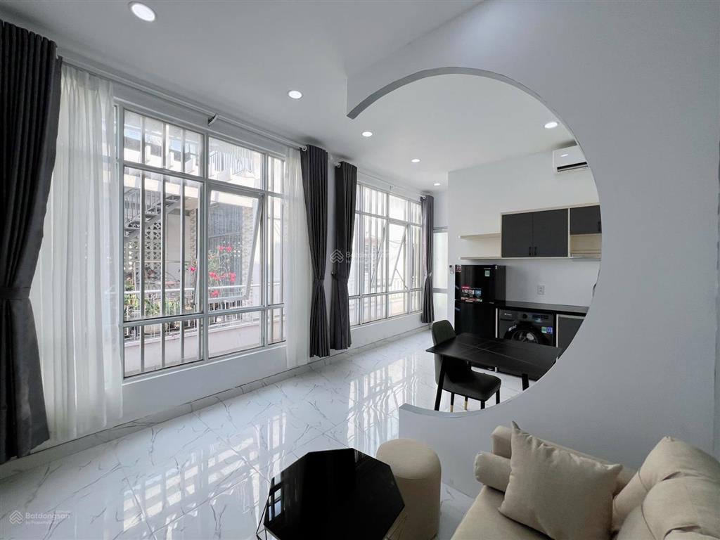 Căn hộ full nội thất 45m2 ban công & máy giặt riêng ở cách mạng tháng 8 sát bên ngã tư bảy hiền