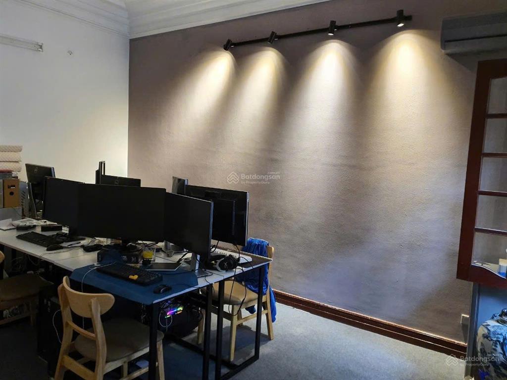 Cho thuê tầng 1, tại ngõ 121 phố thái hà, 25m2 chỉ 5,5 triệu không thu phí dịch vụ