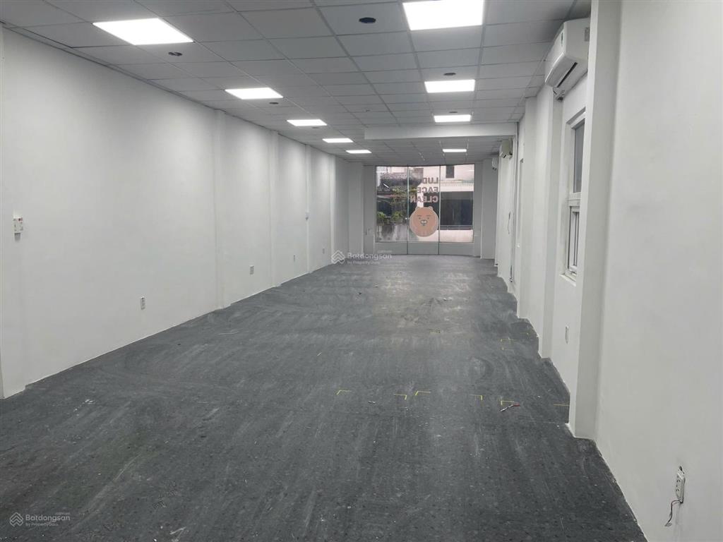 Cần thanh lý sàn văn phòng du lịch 180m2, hầm xe rộng, thang máy mới