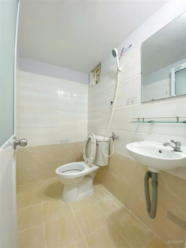 Chính chủ cho thuê gác có cửa sổ trời ngay lê quang định  phan văn trị  phạm văn đồng