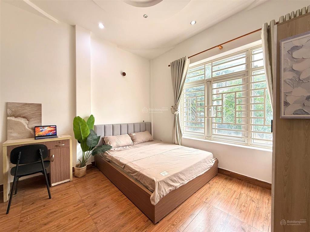 Studio cửa sổ trời ngay k300 etown cộng hòa  lotte mart cộng hòa đi công viên hoàng văn thụ