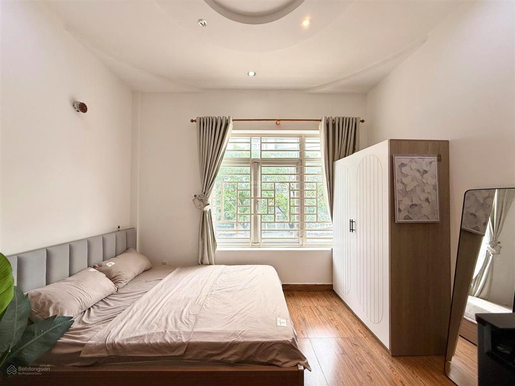 Studio cửa sổ trời ngay k300 etown cộng hòa  lotte mart cộng hòa đi công viên hoàng văn thụ