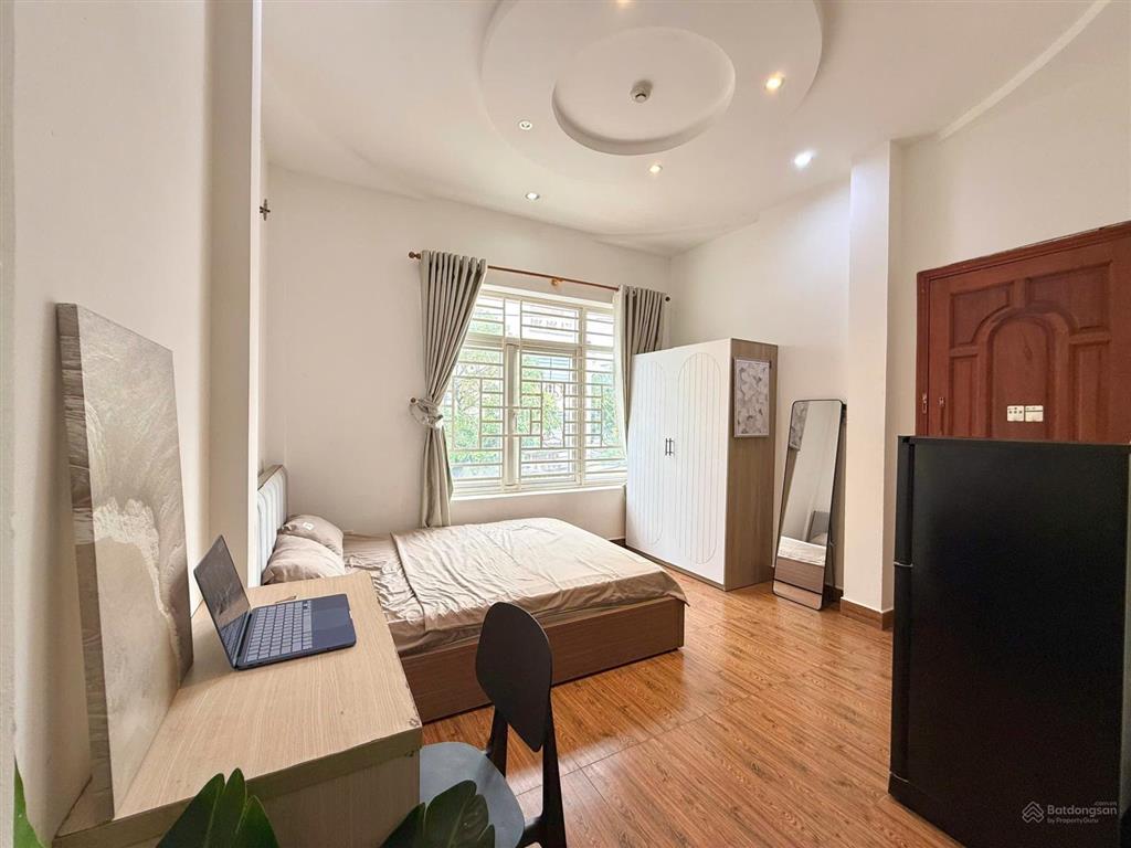 Studio cửa sổ trời ngay k300 etown cộng hòa  lotte mart cộng hòa đi công viên hoàng văn thụ