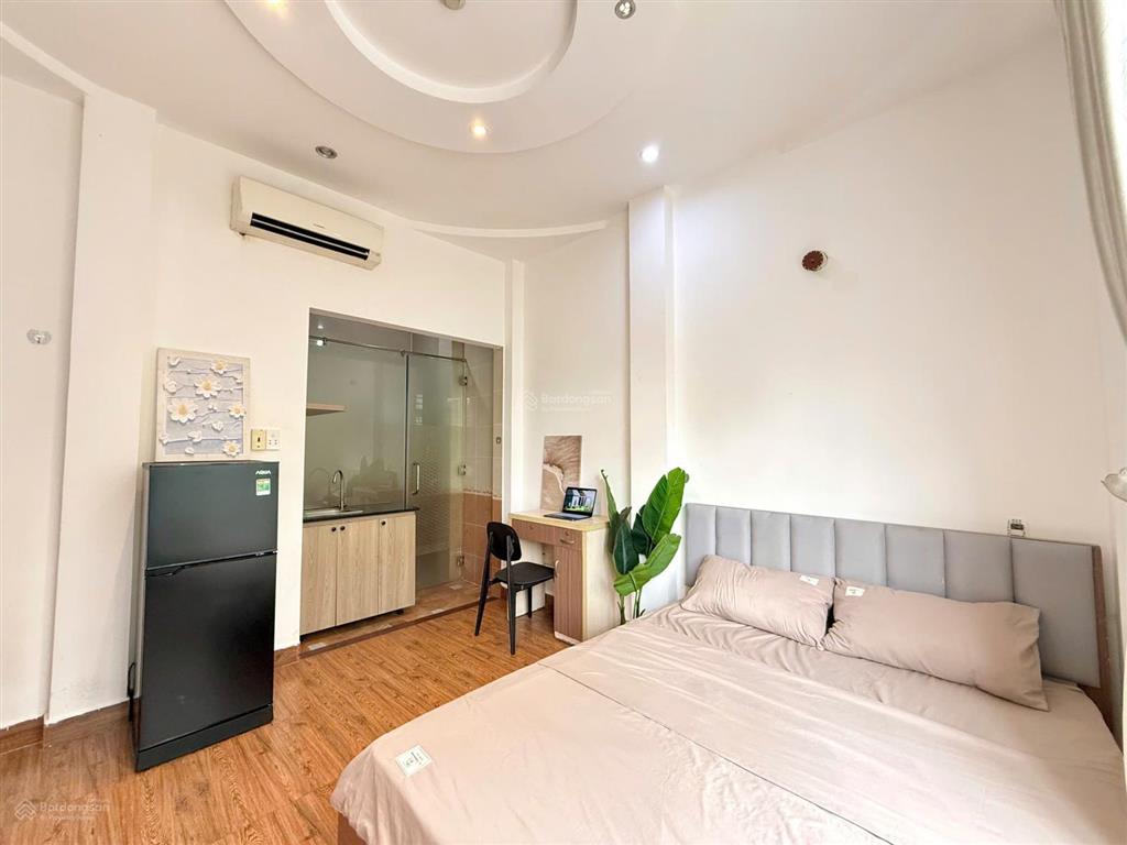 Studio cửa sổ trời ngay k300 etown cộng hòa  lotte mart cộng hòa đi công viên hoàng văn thụ