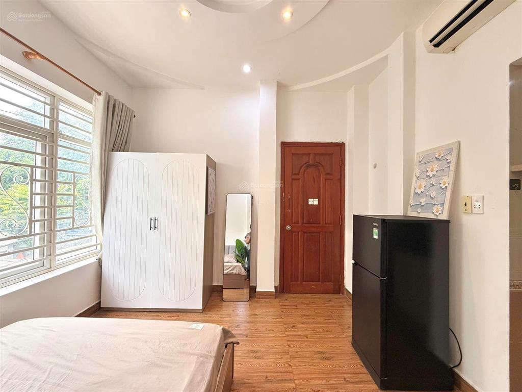 Studio cửa sổ trời ngay k300 etown cộng hòa  lotte mart cộng hòa đi công viên hoàng văn thụ