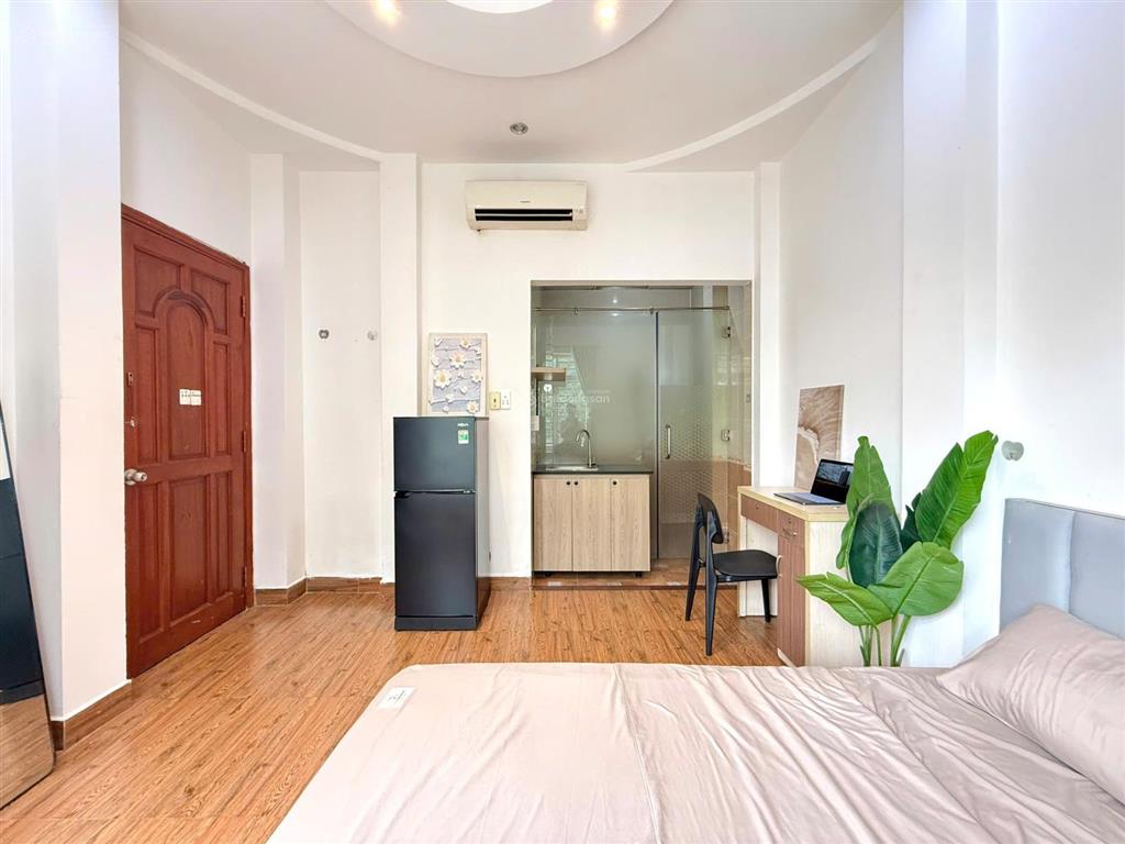 Studio cửa sổ trời ngay k300 etown cộng hòa  lotte mart cộng hòa đi công viên hoàng văn thụ