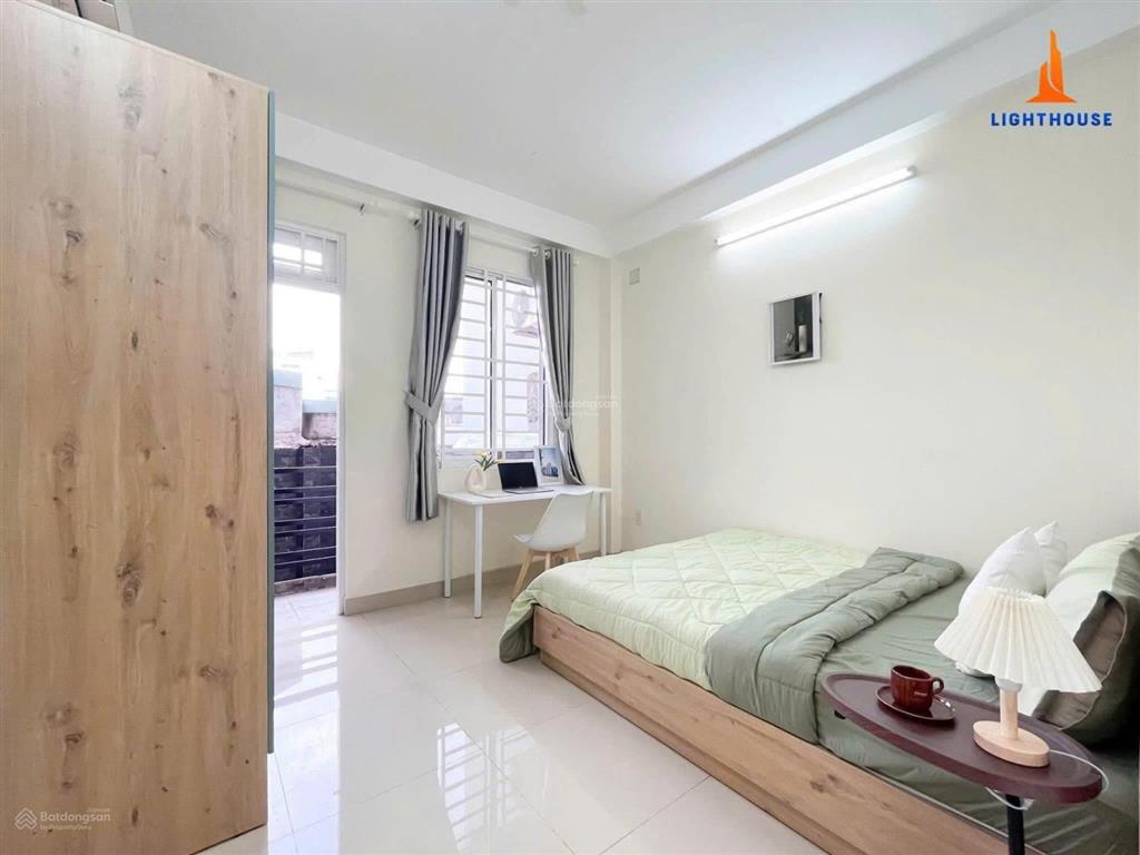 Ngay vincom plaza chợ gò vấp đi phan văn trị  2 phút đi đh công nghiệp ra phú nhuận tân bình
