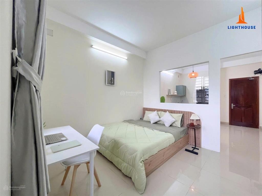Ngay vincom plaza chợ gò vấp đi phan văn trị  2 phút đi đh công nghiệp ra phú nhuận tân bình