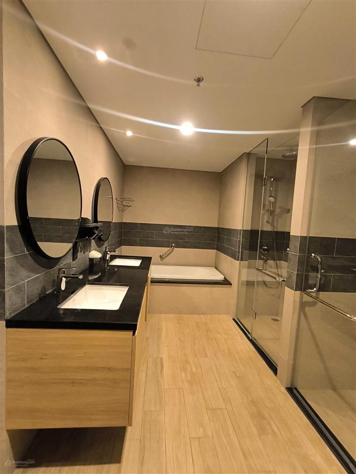 Chính chủ cần bán gấp 1 pn hướng tây nam giá 3 tỷ1xx chủ cần bán gấp có thể thương lượng giá tốt