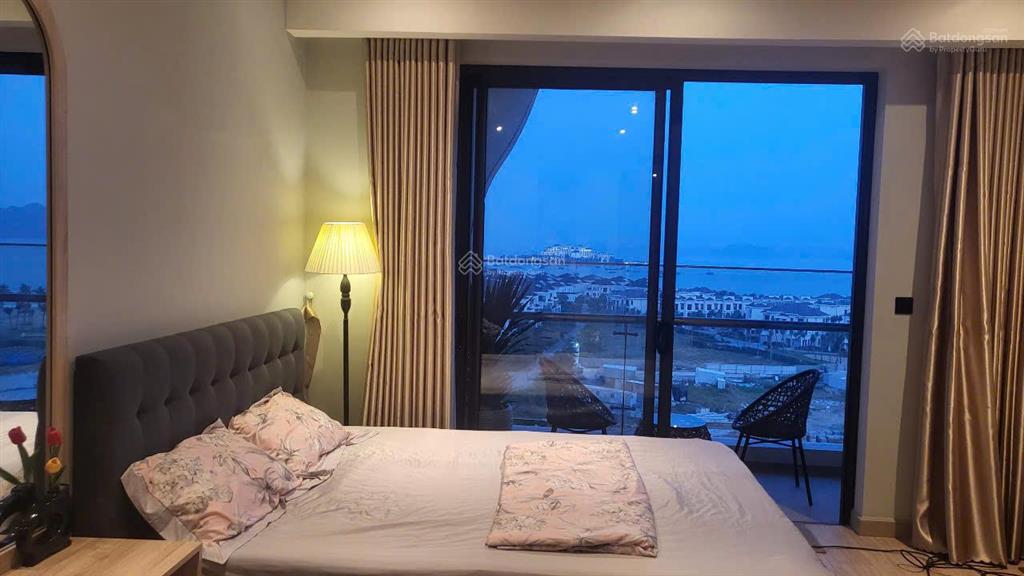 Cần bán gấp studio tòa b view biển, tầng trung