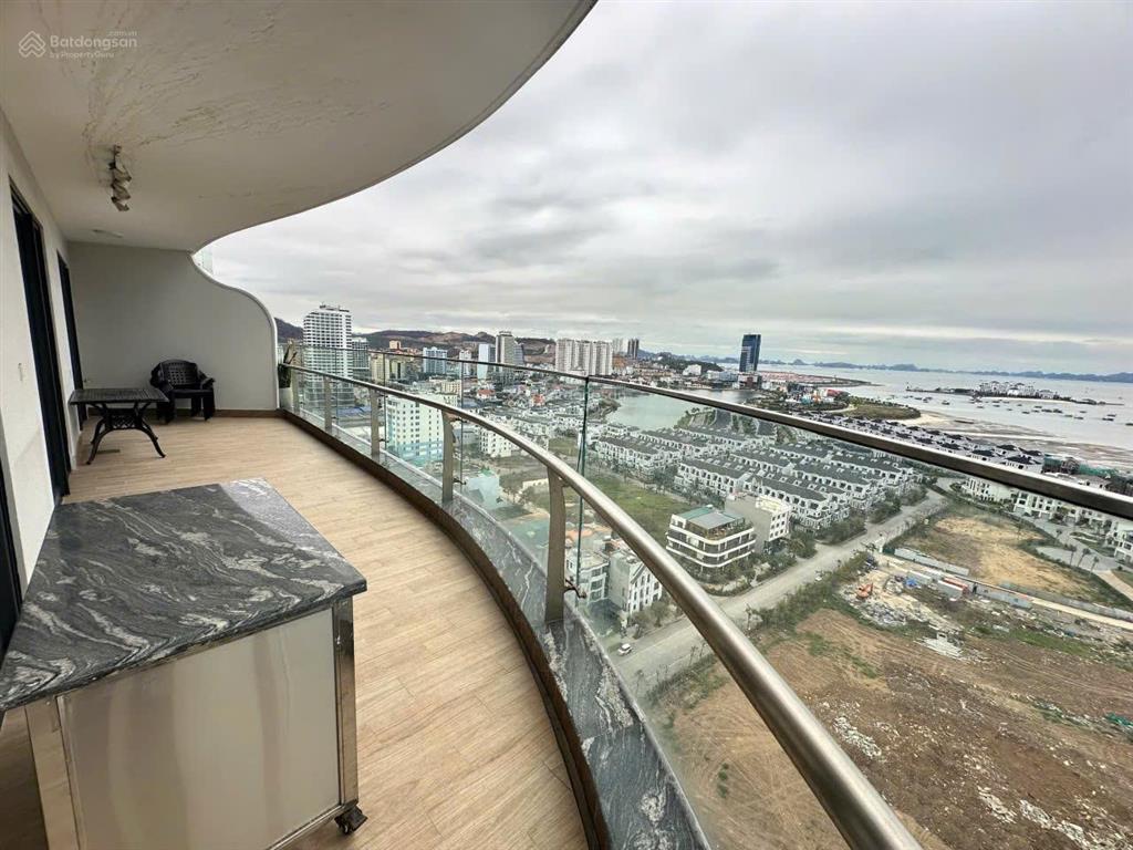 Cần cho thuê 3 pn citadines tầng cao ban công rộng