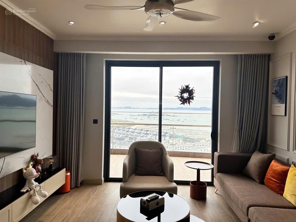 Cần cho thuê 3 pn citadines tầng cao ban công rộng