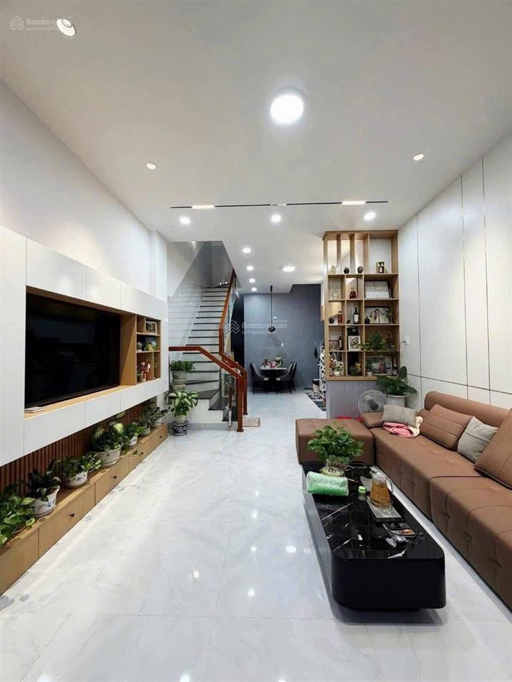 Bán nhà mặt phố tại nguyễn văn cừ, 10,3 tỷ, 75,8m2, siêu hot chỉ với