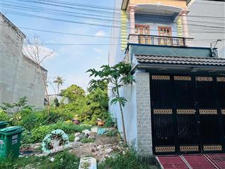 Chủ gửi .....bán lô đất đường 40 linh đông giá 6,5ty. 4*22,5=90 hxh6m. lô ngay đầu hẻm. không lỗi p