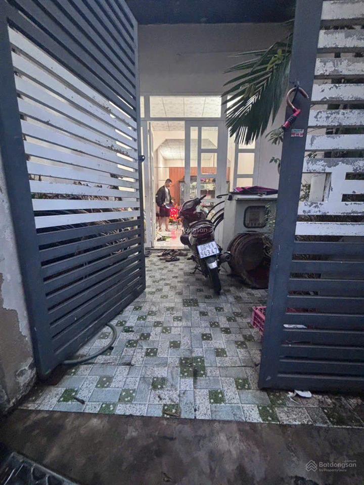 Hàng hiếm nhà c4  tính tiền đất bình đường 3  tphcm
gần bv thủ đức sát bên trg học thái v