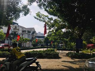  quá đẹp biệt thự view công viên gần hoàng diệu 2 thủ đức . ngay đh ngân hàng vị trí vip an