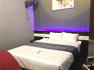 Bán khách sạn 4 tầng  gồm 19 phòng kinh doanh đang cho thuê 32 triệu /1 tháng, khoán