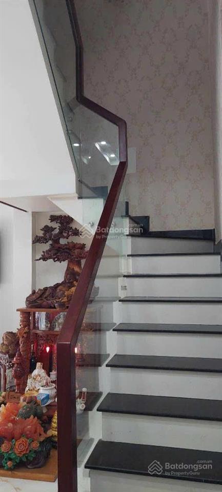 Linh đông  nhà 4 tầng  52m²  6.6 tỷ. đường xe hơi 10m, bếp, 4p. 3wc. dt 5.2 x 10 50m²