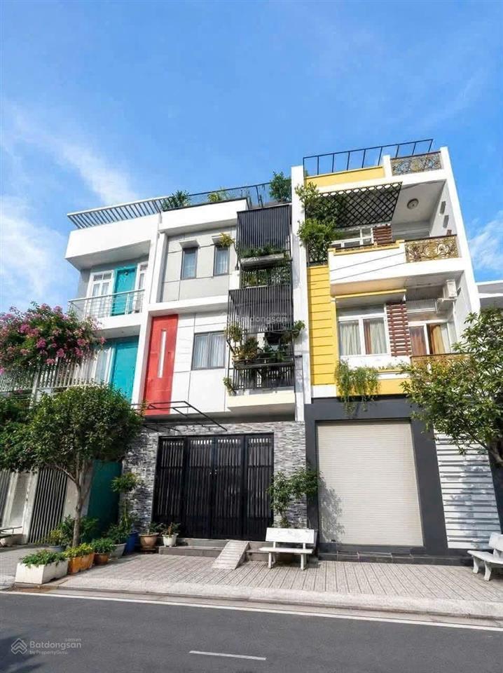 Linh đông  nhà 4 tầng  52m²  6.6 tỷ. đường xe hơi 10m, bếp, 4p. 3wc. dt 5.2 x 10 50m²