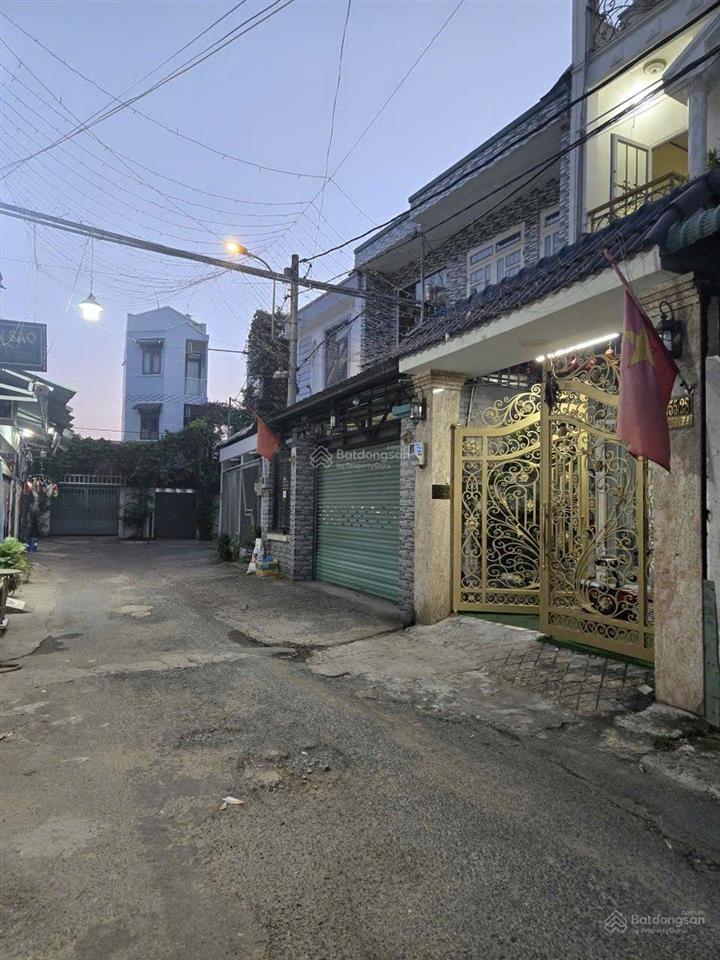 Bán nhà trệt 2 lầu đường 11 linh xuân, dt 60m2, hẻm xe hơi. giá 5,5 tỷ.