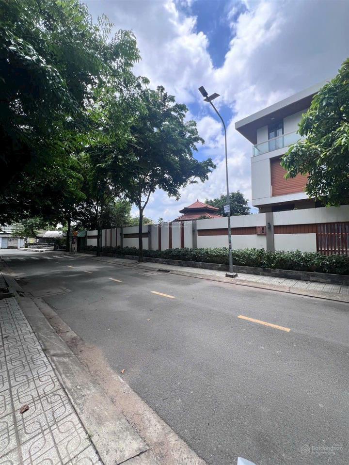 Khu dân cư centerhome trường thọ  gần đường 2 diện tích 81.8m2  ngang 6.21m giá 7,5ty