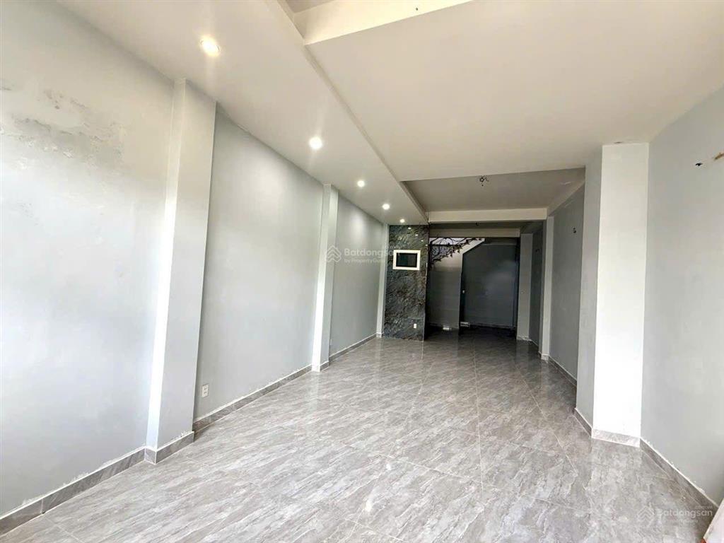 Chur gui
bán nhà bình chiểu thủ đức dt 74m2 (4,5*16,5)
kết cấu. tret 3 lầu gồm 6 phòng ngủ ,7,5ty