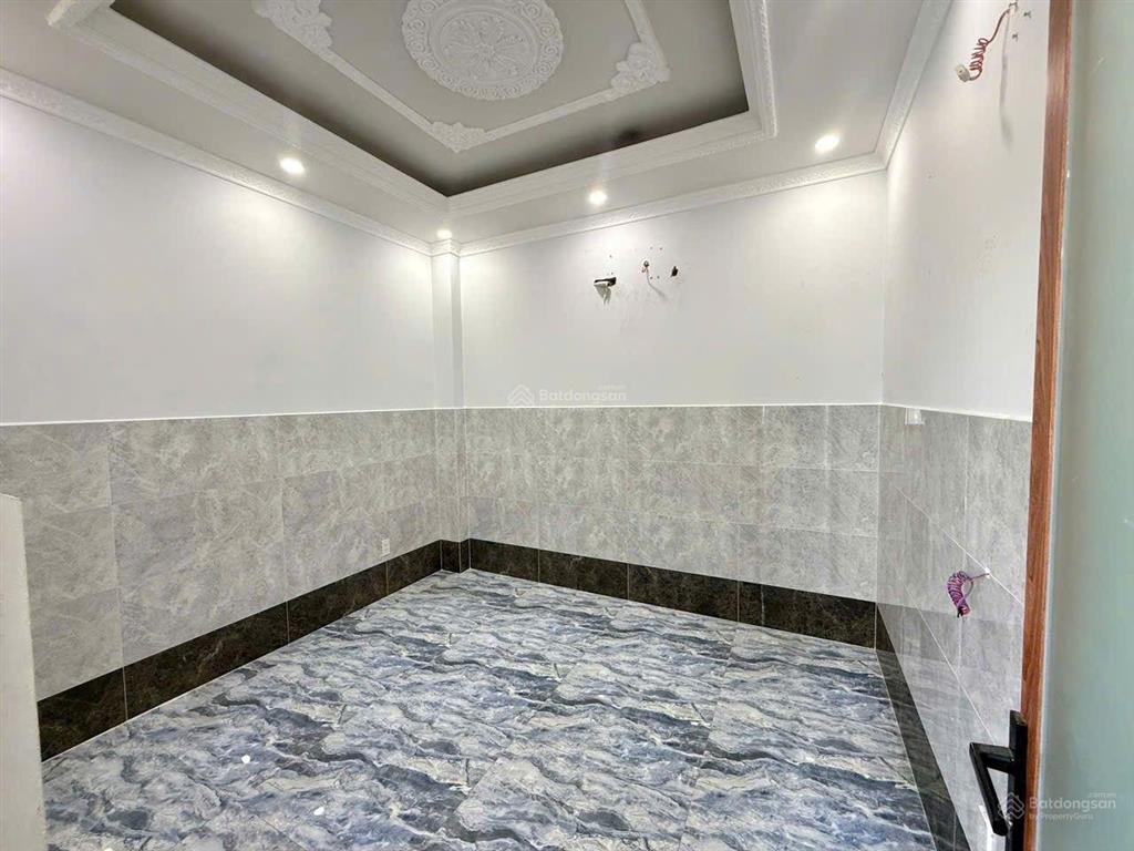 Chur gui
bán nhà bình chiểu thủ đức dt 74m2 (4,5*16,5)
kết cấu. tret 3 lầu gồm 6 phòng ngủ ,7,5ty