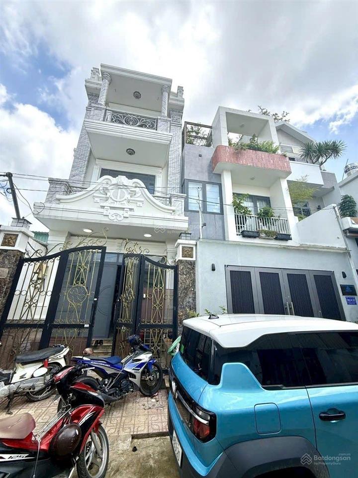 Chur gui
bán nhà bình chiểu thủ đức dt 74m2 (4,5*16,5)
kết cấu. tret 3 lầu gồm 6 phòng ngủ ,7,5ty