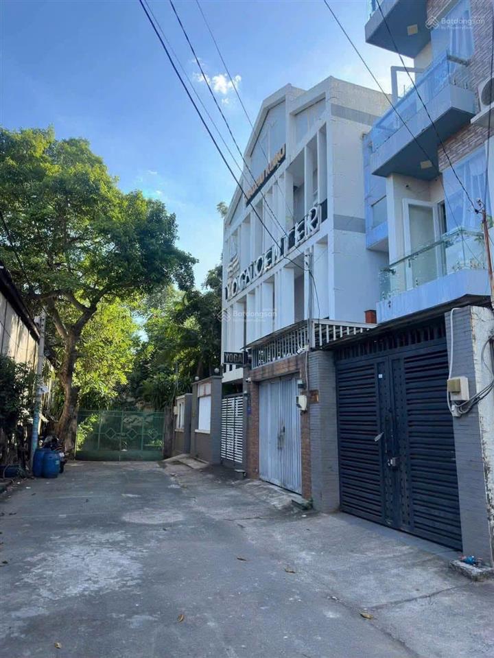 Nhà linh trung
dt 100m2,
giá 8,86 trệt 2 lầu
hẻm 6m