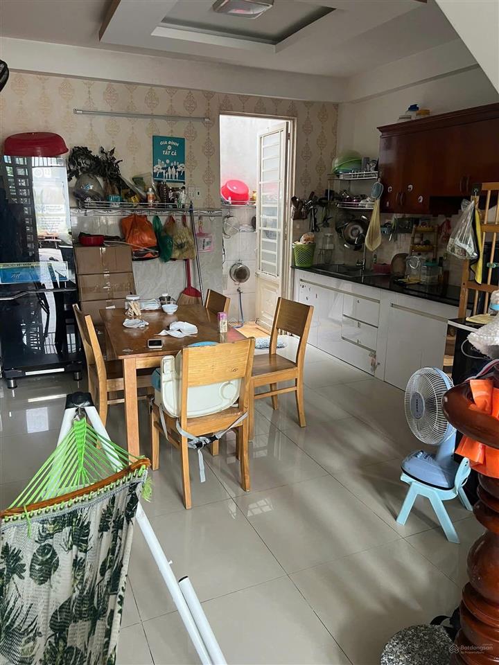 Chủ 1 trệt + 1 lửng + 1 lầu, 3 phòng ngủ, 3 phòng vệ sinh. hbc giá 6,9ty. dt 55m2