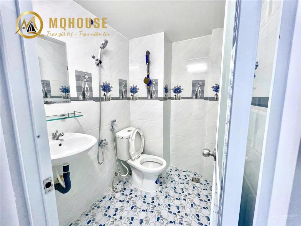 Phòng ban công sạch sẽ đầy đủ nội thất thoáng mát ở chu văn an  học viện cán bộ  quận bình thạnh