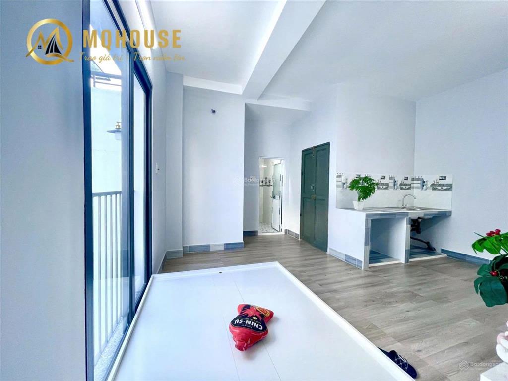 Phòng ban công sạch sẽ đầy đủ nội thất thoáng mát ở chu văn an  học viện cán bộ  quận bình thạnh