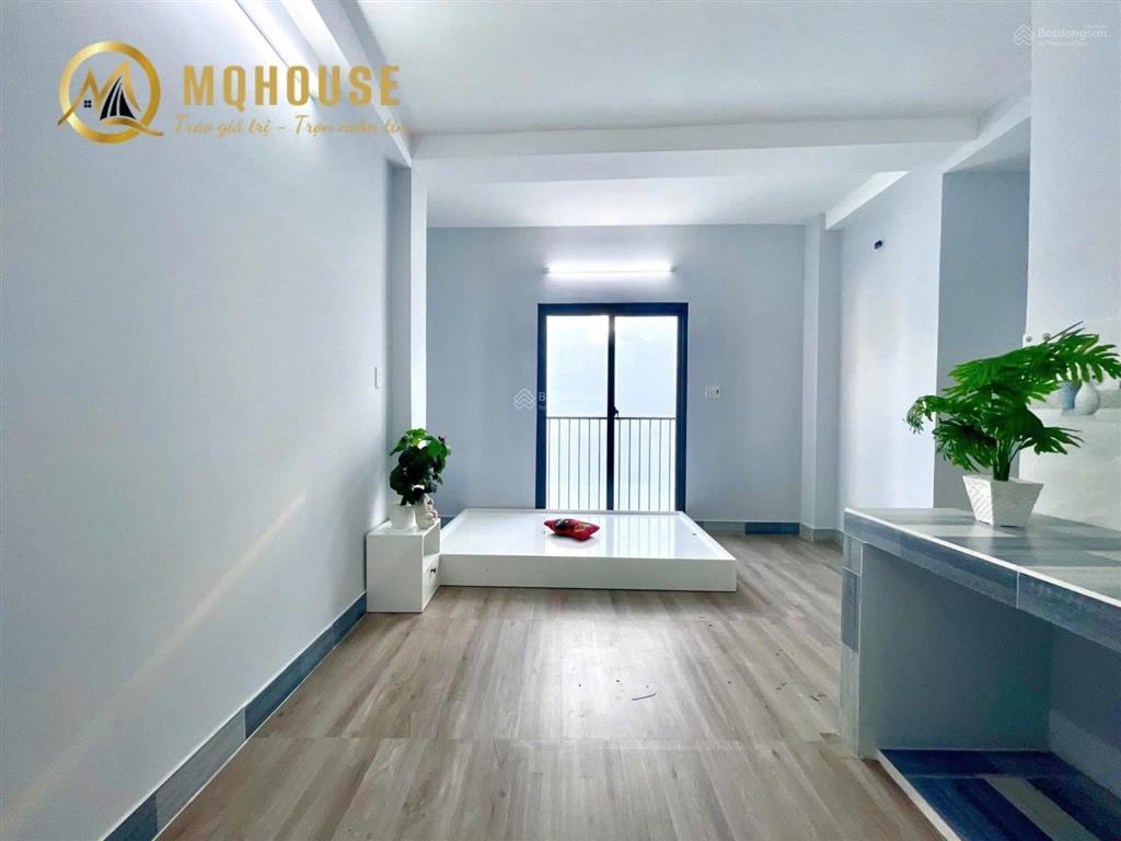 Phòng ban công sạch sẽ đầy đủ nội thất thoáng mát ở chu văn an  học viện cán bộ  quận bình thạnh