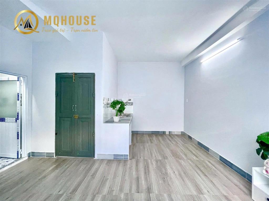 Phòng ban công sạch sẽ đầy đủ nội thất thoáng mát ở chu văn an  học viện cán bộ  quận bình thạnh