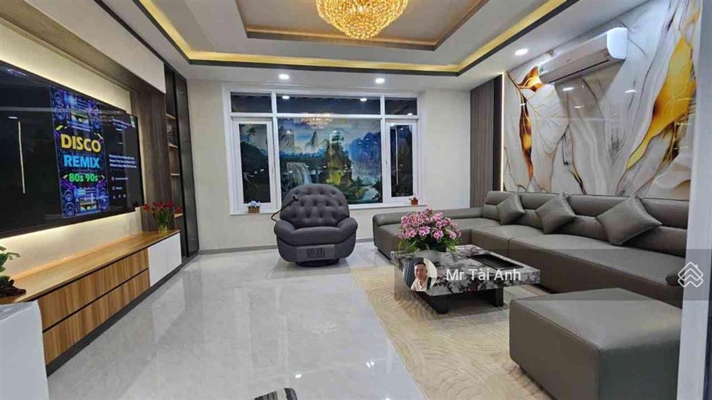 Bán gấp nhà hoàng quốc việt đẹp không tì vết 5 tầng full nội thất đẳng cấp, sang trọng chỉ 16 tỷ