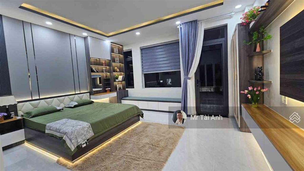 Bán gấp nhà hoàng quốc việt đẹp không tì vết 5 tầng full nội thất đẳng cấp, sang trọng chỉ 16 tỷ