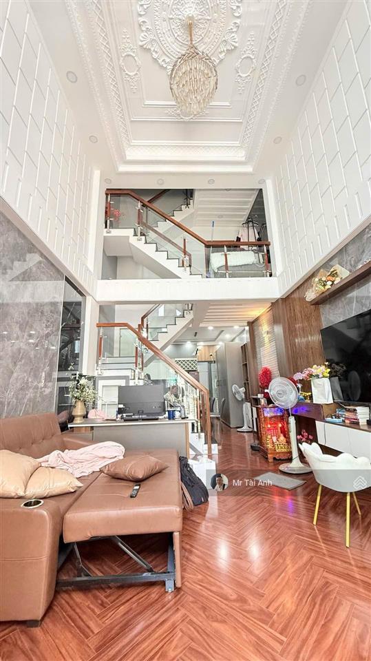 Nhà 3 tầng xinh xắn, cách 3 bước chân ra bãi đậu xe hơi, nội thất full vào ở liền chỉ 7,1 tỷ