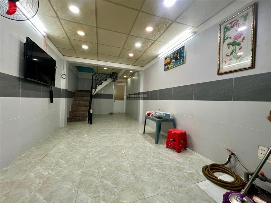 Chính chủ 1 đời  nhà 3 tầng kiên cố vào ở ngay, sổ hồng riêng, kdc hiện hữu chỉ 3,2 tỷ