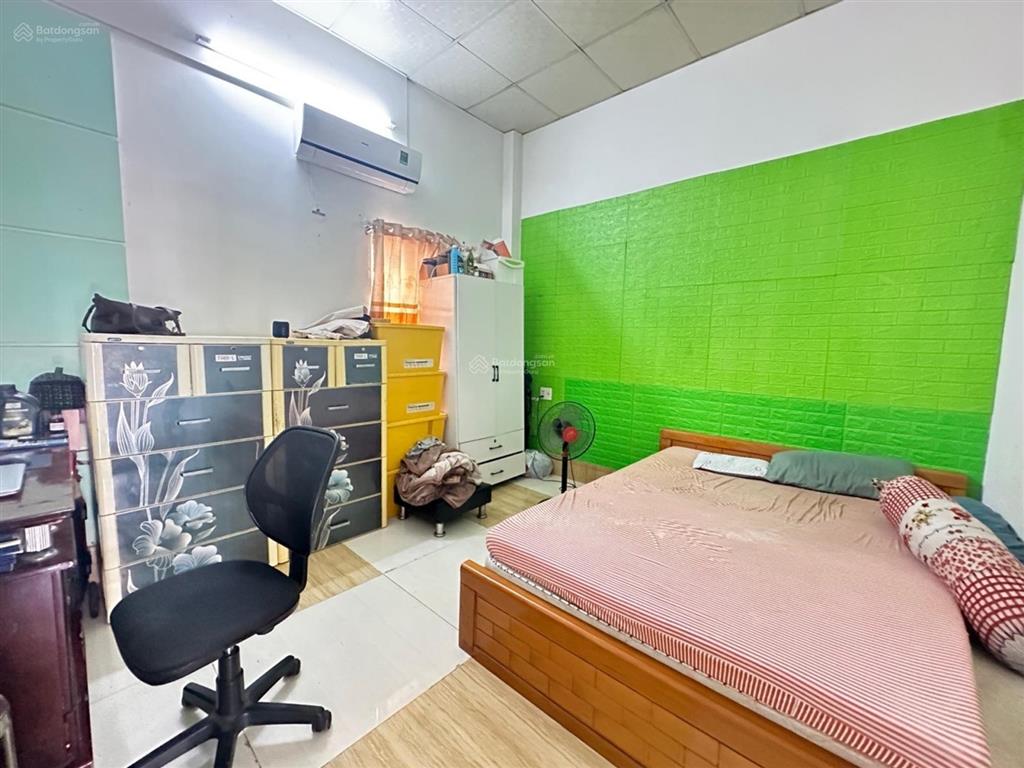 Nhà kế phú mỹ hưng 80m vuông vức  3 phòng ngủ, gara ô tô riêng, giá 6,5 tỷ