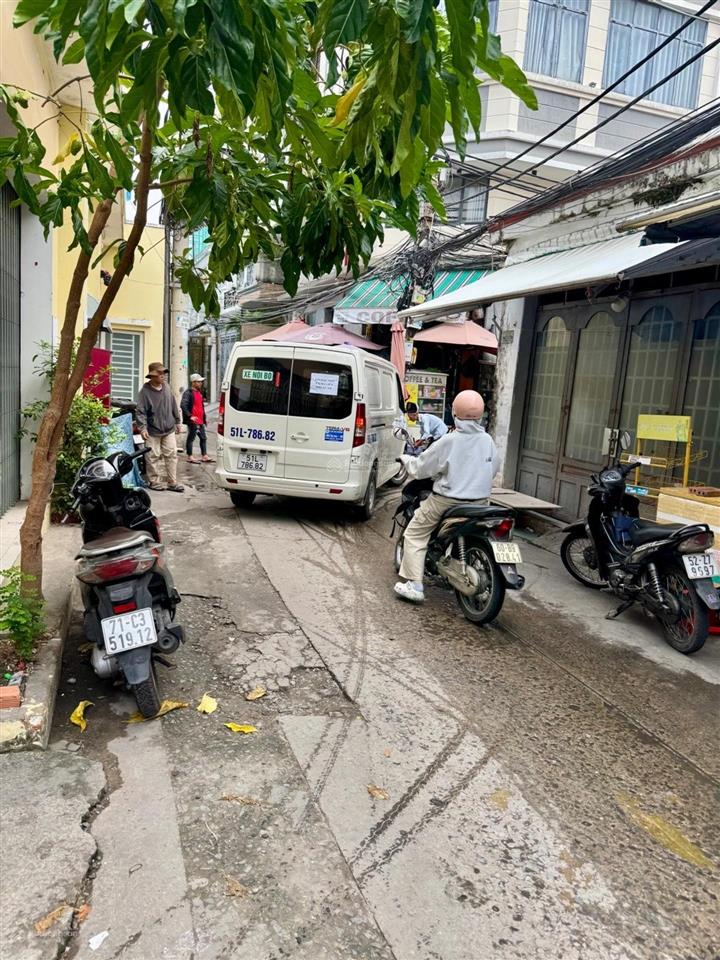 Nhà 3 tầng kế vincom q7  ngang 4,5m vuông vức xe hơi đậu cửa  giá 7,5 tỷ