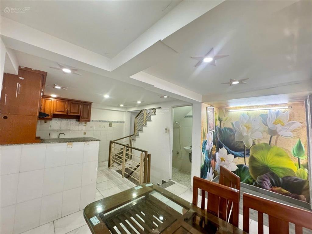 Nhà 3 tầng kế vincom q7  ngang 4,5m vuông vức xe hơi đậu cửa  giá 7,5 tỷ