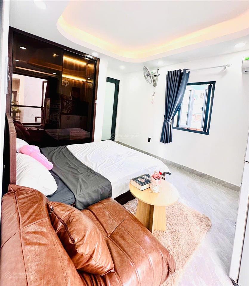 Cho thuê phòng ban công cửa sổ, 35m2, ngay phan xích long, phú nhuận tiện di chuyển qua q1,3