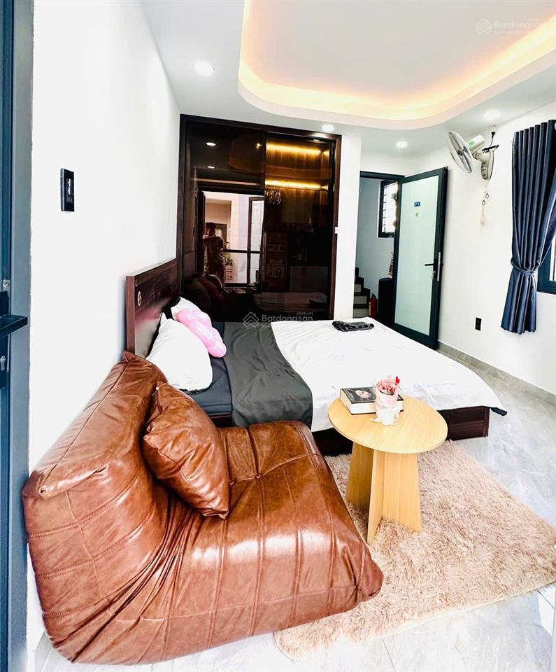 Cho thuê phòng ban công cửa sổ, 35m2, ngay phan xích long, phú nhuận tiện di chuyển qua q1,3