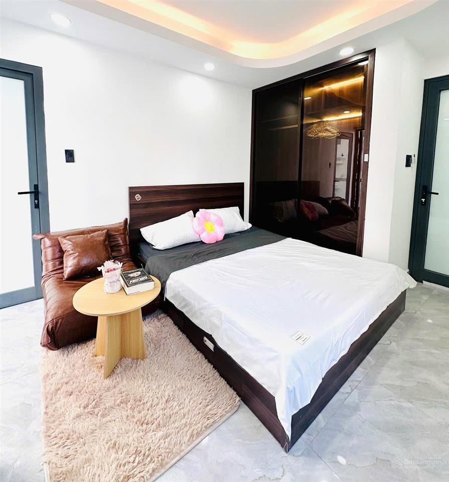 Cho thuê phòng ban công cửa sổ, 35m2, ngay phan xích long, phú nhuận tiện di chuyển qua q1,3