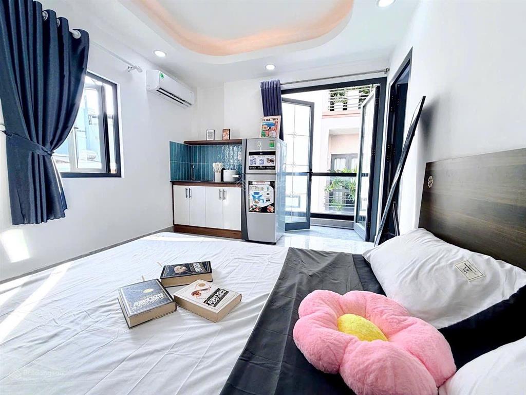 Cho thuê phòng ban công cửa sổ, 35m2, ngay phan xích long, phú nhuận tiện di chuyển qua q1,3