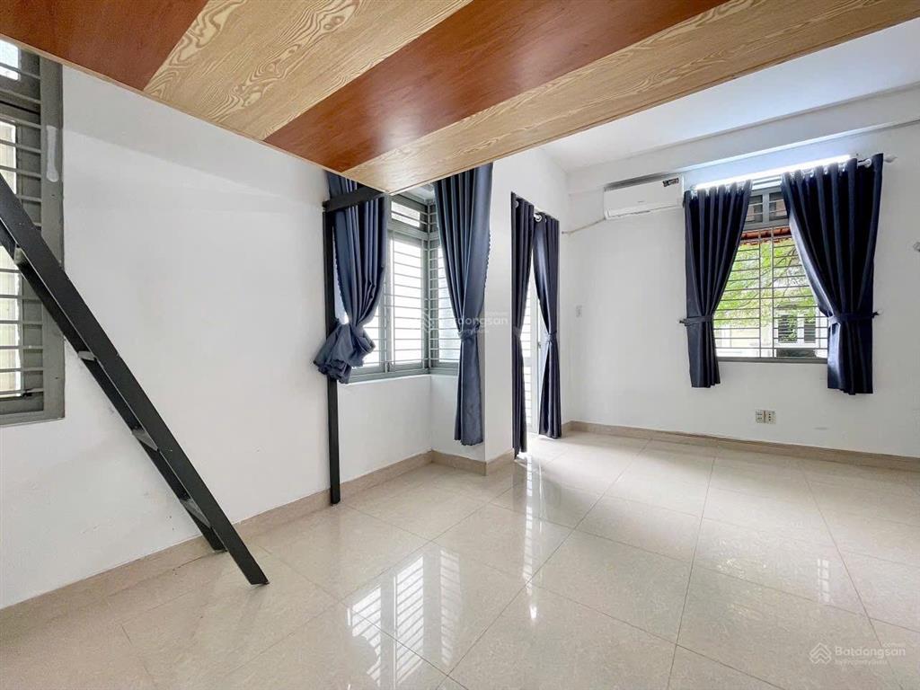 Cho thuê phòng có gác, 35m2, ban công ngay đh văn lang  đặng thùy trâm, bình thạnh